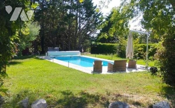 PROCHE CENTRE VILLE, HABITATION AVEC PISCINE