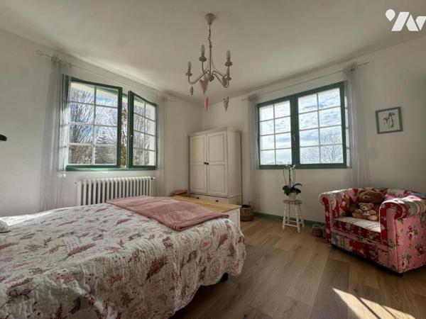 PROCHE CENTRE VILLE, HABITATION AVEC PISCINE