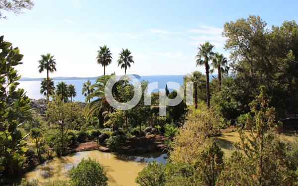 Maison à vendre    9 pièces •  Carqueiranne