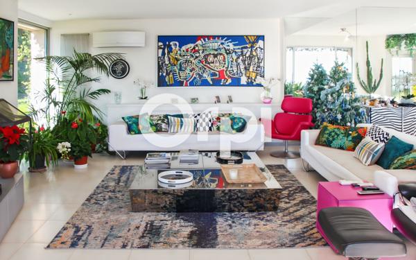 Maison à vendre    9 pièces •  Carqueiranne