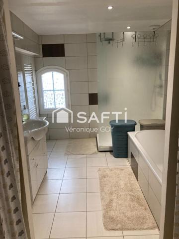 Maison ancienne entièrement rénovée piscine