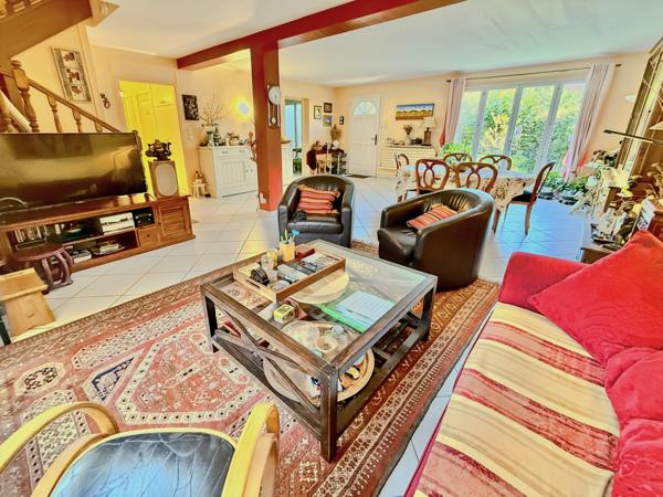 Conflans-Sainte-Honorine (78700) CENTRE VILLE Entre Seine, vieux village et transports RER A et SNCF à pied: l’équilibre parfait à Conflans