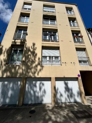 VENTE APPARTEMENT F4 AVEC GARAGE ET PARKING PRIVATIF !!! CENTRE VILLE MONTLUCON Montluçon