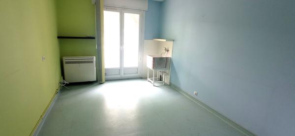 VENTE APPARTEMENT F4 AVEC GARAGE ET PARKING PRIVATIF !!! CENTRE VILLE MONTLUCON Montluçon