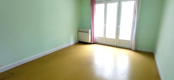 VENTE APPARTEMENT F4 AVEC GARAGE ET PARKING PRIVATIF !!! CENTRE VILLE MONTLUCON Montluçon