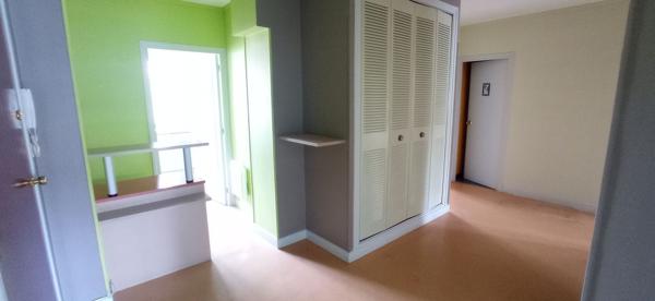 VENTE APPARTEMENT F4 AVEC GARAGE ET PARKING PRIVATIF !!! CENTRE VILLE MONTLUCON Montluçon