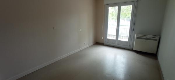 VENTE APPARTEMENT F4 AVEC GARAGE ET PARKING PRIVATIF !!! CENTRE VILLE MONTLUCON Montluçon