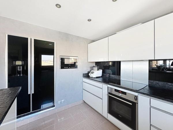 DERNIER ETAGE VUE MER TERRASSE GARAGE DOUBLE