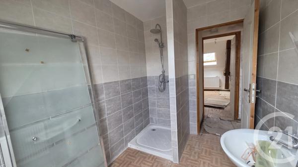 Immeuble à vendre  252 m 2   GUISE  - 02