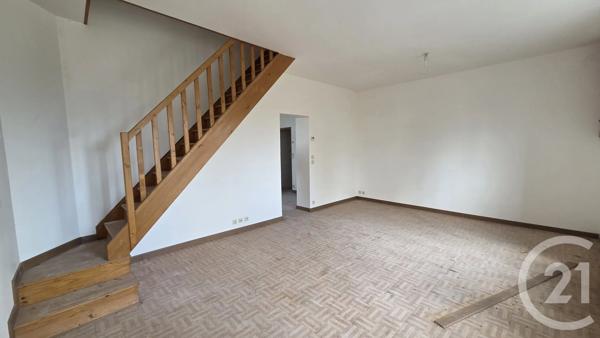 Immeuble à vendre  252 m 2   GUISE  - 02