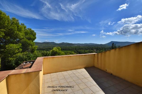 VAR (83) - GAREOULT - SUPERBE VILLA DE 7 PIECES AVEC PISCINE SUR 2000 M² AVEC APPARTEMENT 2 PIECES INDEPENDANT - VUE GRANDIOSE !!!