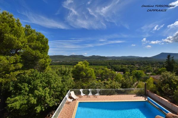 VAR (83) - GAREOULT - SUPERBE VILLA DE 7 PIECES AVEC PISCINE SUR 2000 M² AVEC APPARTEMENT 2 PIECES INDEPENDANT - VUE GRANDIOSE !!!