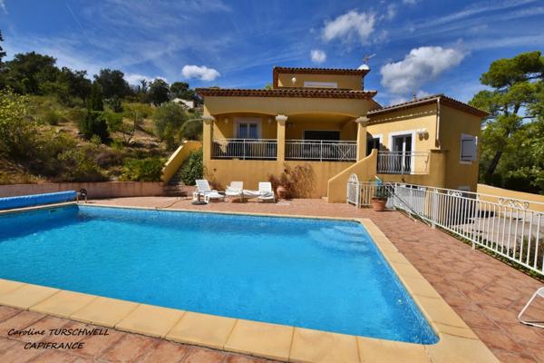 VAR (83) - GAREOULT - SUPERBE VILLA DE 7 PIECES AVEC PISCINE SUR 2000 M² AVEC APPARTEMENT 2 PIECES INDEPENDANT - VUE GRANDIOSE !!!