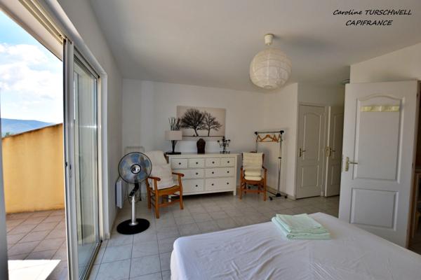 VAR (83) - GAREOULT - SUPERBE VILLA DE 7 PIECES AVEC PISCINE SUR 2000 M² AVEC APPARTEMENT 2 PIECES INDEPENDANT - VUE GRANDIOSE !!!