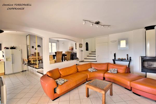 VAR (83) - GAREOULT - SUPERBE VILLA DE 7 PIECES AVEC PISCINE SUR 2000 M² AVEC APPARTEMENT 2 PIECES INDEPENDANT - VUE GRANDIOSE !!!