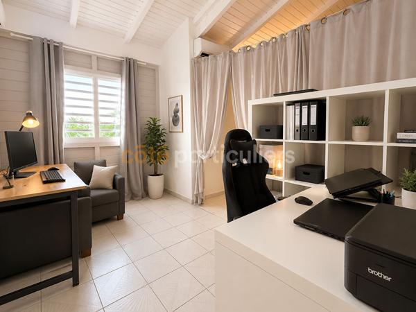 Vente
                Maison249 m² - 10 Pièces -
                    SAINT FRANCOIS (97118)
