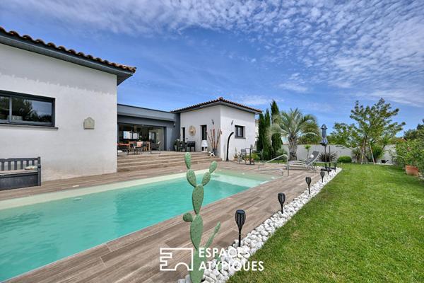 Villa contemporaine de plain pied avec piscine et vue