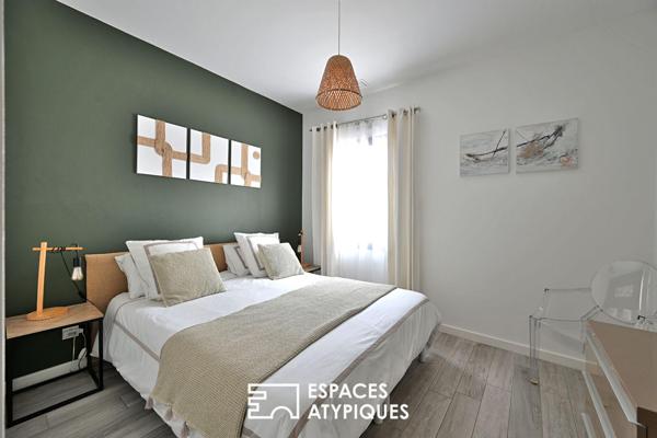 Villa contemporaine de plain pied avec piscine et vue