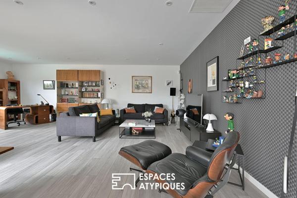 Villa contemporaine de plain pied avec piscine et vue