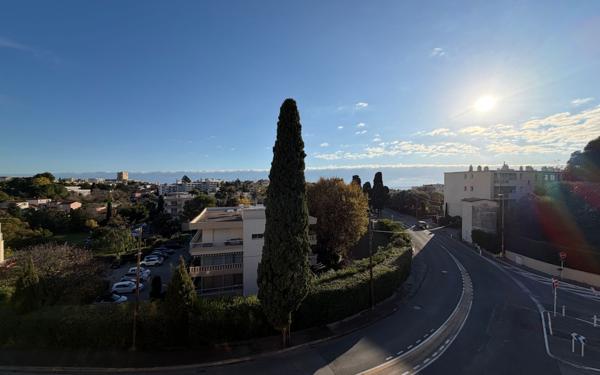 Appartement à louer    3 pièces • 72,12 m2 Antibes