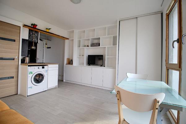 STUDIO PROCHE DE LA GARE RER ET DES COMMERCES
