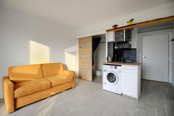 STUDIO PROCHE DE LA GARE RER ET DES COMMERCES