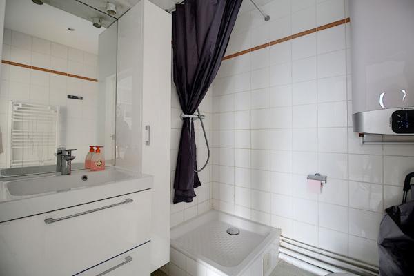 STUDIO PROCHE DE LA GARE RER ET DES COMMERCES