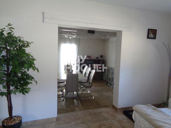 Maison d'habitation et fond de commerce 245 m2