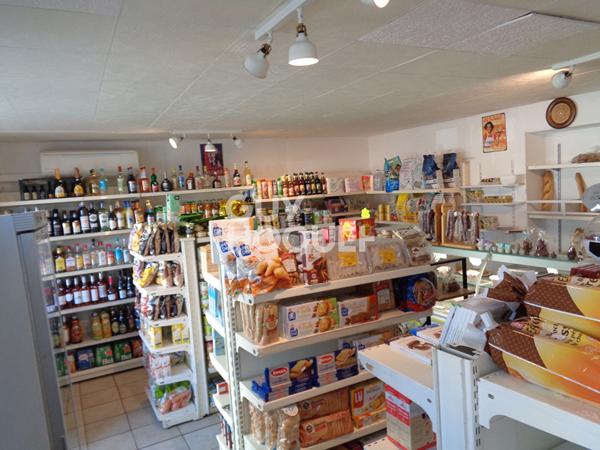 Maison d'habitation et fond de commerce 245 m2