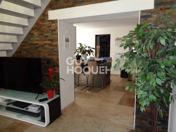 Maison d'habitation et fond de commerce 245 m2