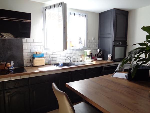 Maison d'habitation et fond de commerce 245 m2