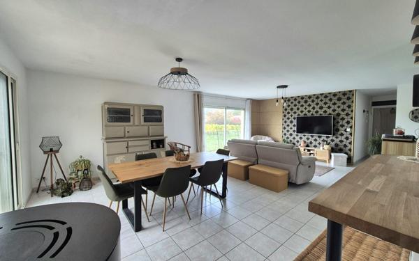 Maison à vendre    6 pièces •  Targon