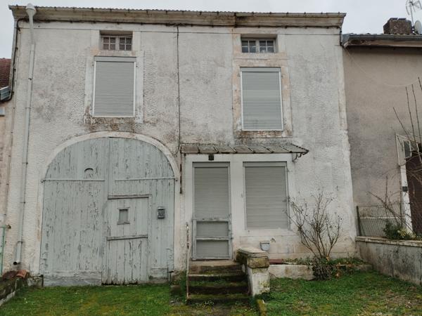 Maison à rénover située à VOISEY