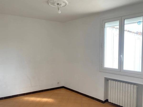 Maison de ville T8- deux appartements T4 sépares - Terrasses - Grenier - Garage / Quartier pont de bois