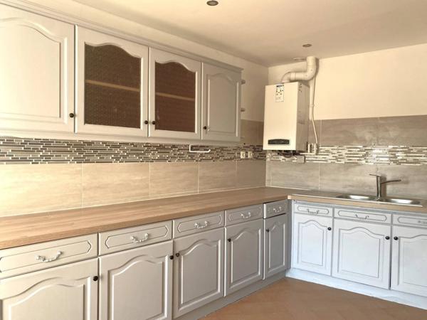 Maison de ville T8- deux appartements T4 sépares - Terrasses - Grenier - Garage / Quartier pont de bois