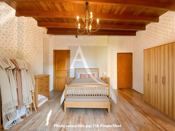 RAVISSANTE MAISON DE VILLAGE TOUTE EN PIERRE