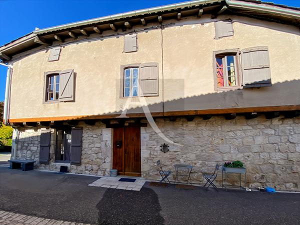 RAVISSANTE MAISON DE VILLAGE TOUTE EN PIERRE