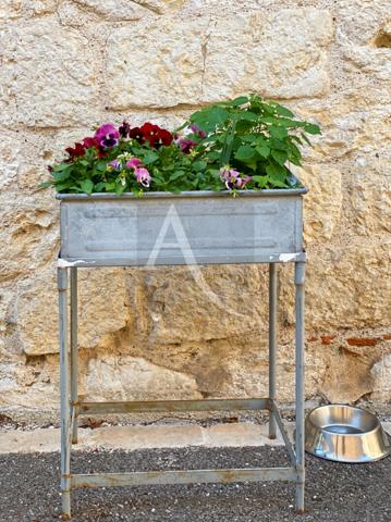 RAVISSANTE MAISON DE VILLAGE TOUTE EN PIERRE