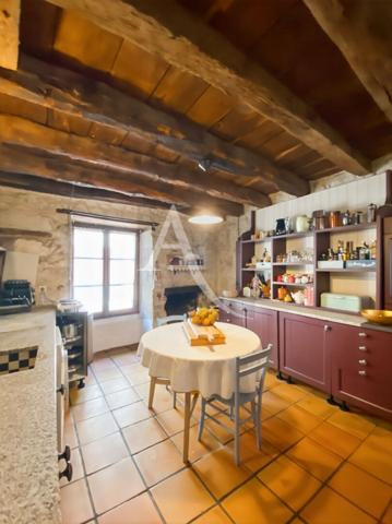 RAVISSANTE MAISON DE VILLAGE TOUTE EN PIERRE