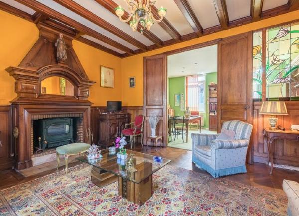 Maison à vendre    9 pièces •  Roquefort