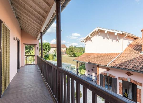 Maison à vendre    9 pièces •  Roquefort