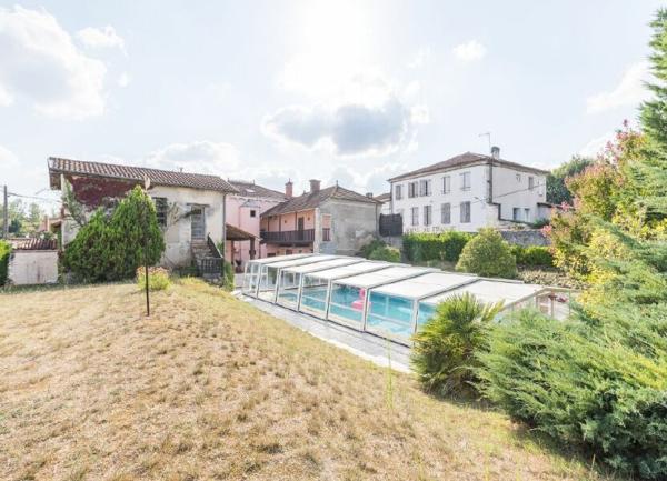 Maison à vendre    9 pièces •  Roquefort