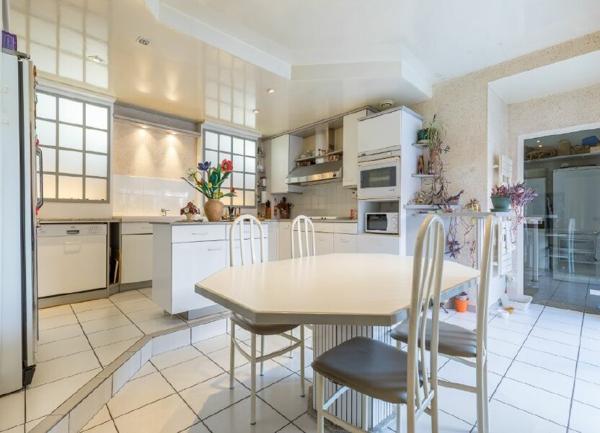 Maison à vendre    9 pièces •  Roquefort