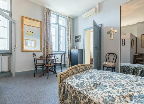 Maison à vendre    9 pièces •  Roquefort