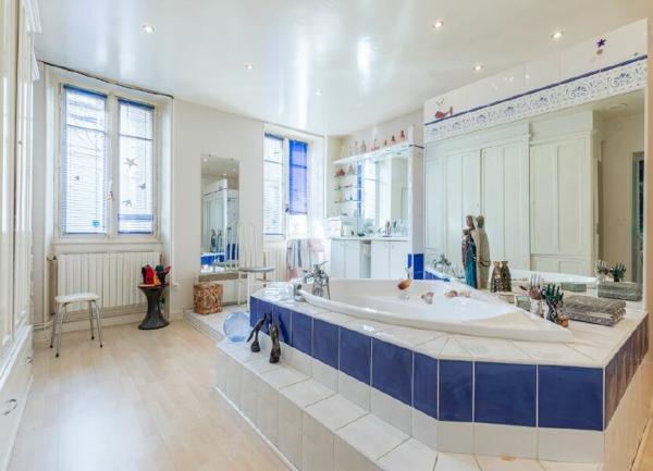 Maison à vendre    9 pièces •  Roquefort