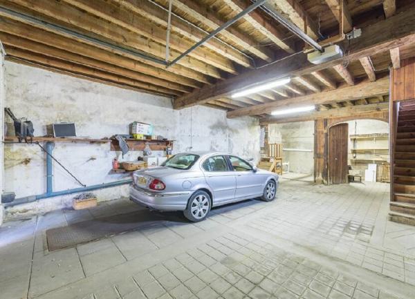 Maison à vendre    9 pièces •  Roquefort