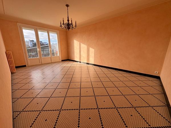 Maison familiale de 140 m² / 5 chambres, jardin et dépendances , La roche sur yon Maison familiale de 140 m² / 5 chambres, jardin et dépendances , La roche sur yon