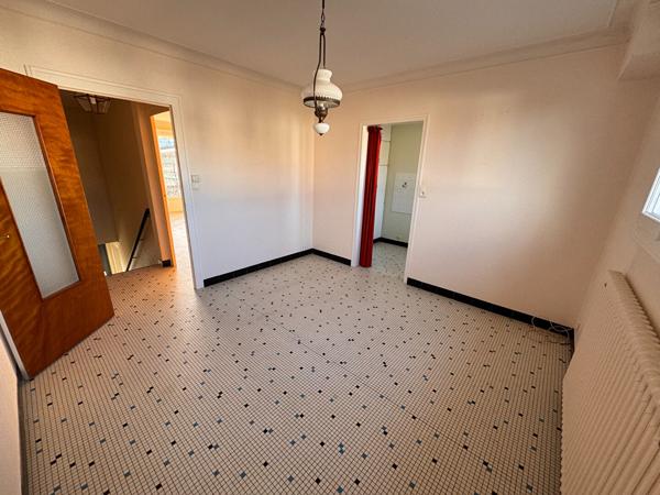 Maison familiale de 140 m² / 5 chambres, jardin et dépendances , La roche sur yon Maison familiale de 140 m² / 5 chambres, jardin et dépendances , La roche sur yon