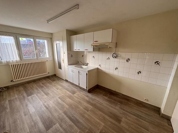 Maison familiale de 140 m² / 5 chambres, jardin et dépendances , La roche sur yon Maison familiale de 140 m² / 5 chambres, jardin et dépendances , La roche sur yon