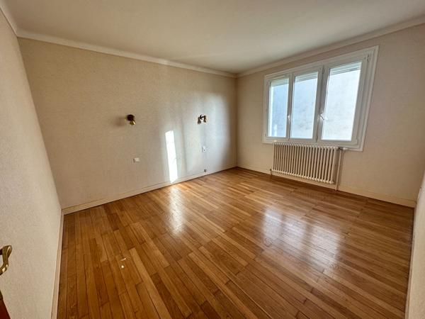 Maison familiale de 140 m² / 5 chambres, jardin et dépendances , La roche sur yon Maison familiale de 140 m² / 5 chambres, jardin et dépendances , La roche sur yon